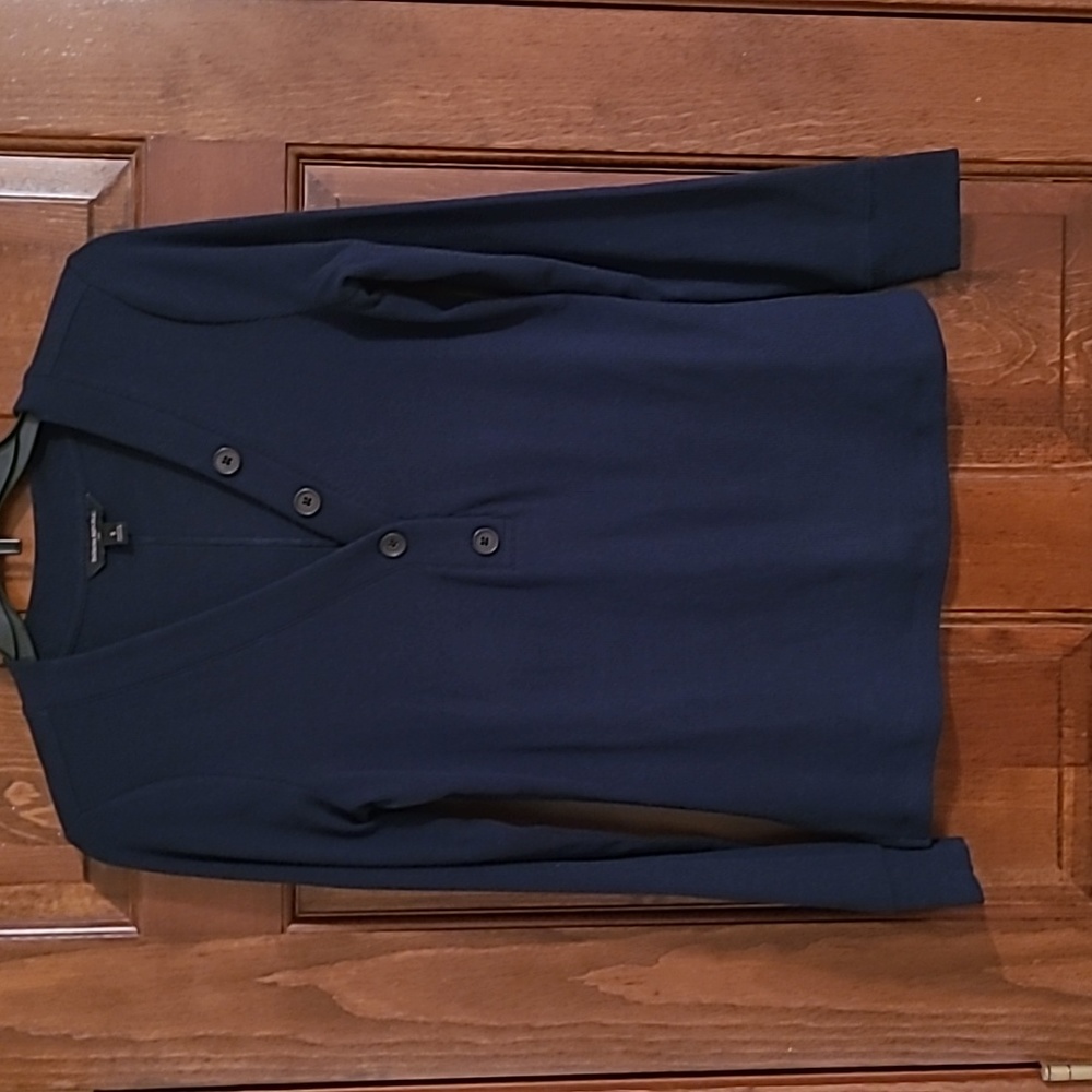Banana republic v neck t shirt